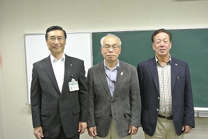 写真左から（服部南区長、矢沢前地区連会長、森地区連会長）