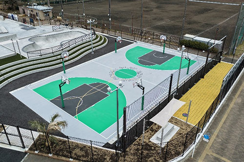 リニューアル後の写真（バスケットボールエリア、ストリートダンスエリア）