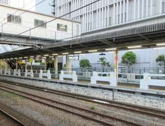 橋本駅ホームの写真