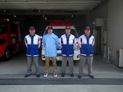 北本署救急隊と田中さんの写真