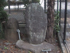 写真：原宿地蔵堂の徳本念仏塔