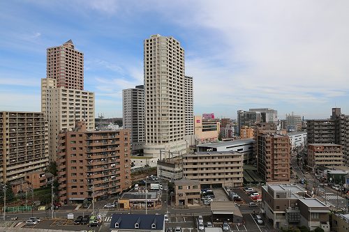 今：高層マンションが目立つ現在の橋本駅南口周辺の写真