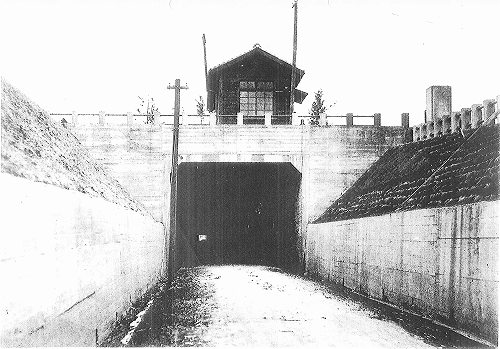 建設当時の新戸トンネルの写真