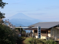 富士山が見える風景（陣馬山山頂から）の拡大写真を表示