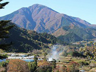 緑区から望む大室山（別名：富士隠し山）の拡大写真を表示