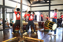 古民家園での和太鼓公演(2023年7月撮影分)の拡大写真を表示