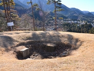 写真：青根防空監視哨跡を訪れて（遠山利雄さん）