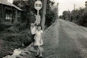 昭和20年代後半の原宿バス停でこどもが写っている写真