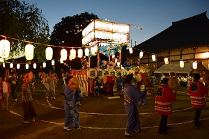 長徳寺盆踊り大会の様子