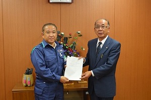 市長、竹田副会長の写真