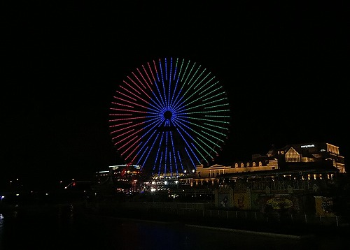横浜市の3色ライトアップの写真