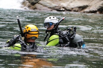 水中検索訓練の写真1