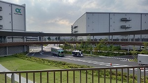 倉庫をめぐる道路　写真