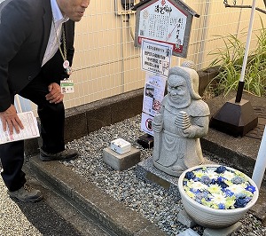 毘沙門天さまと花手水　写真