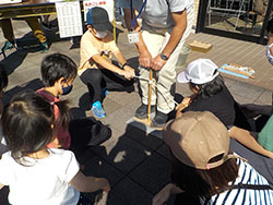 火おこし体験の様子