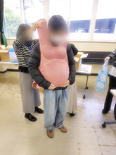 妊婦体験・抱っこ体験1の写真