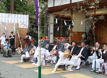 鳥屋諏訪神社の獅子舞イメージ写真